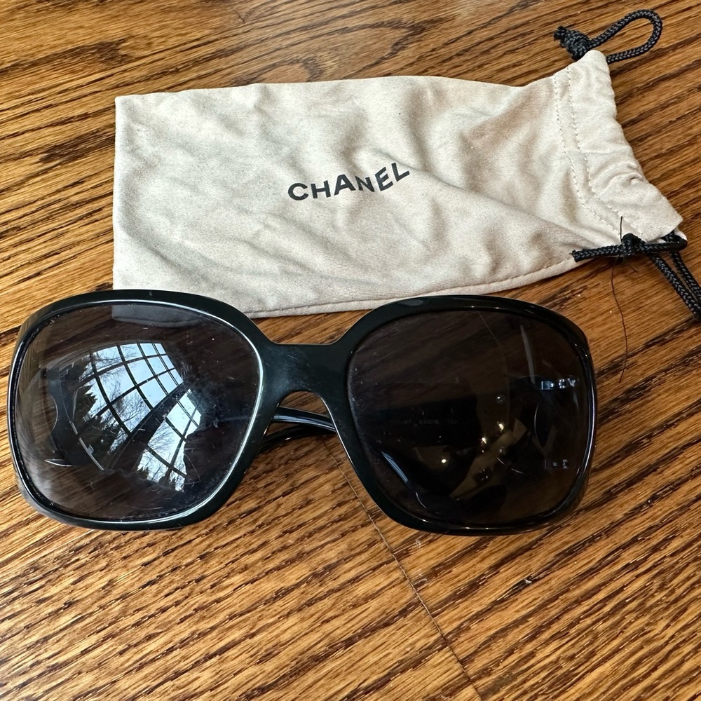 CHANEL Black Frame Sunglasses..100% authentic